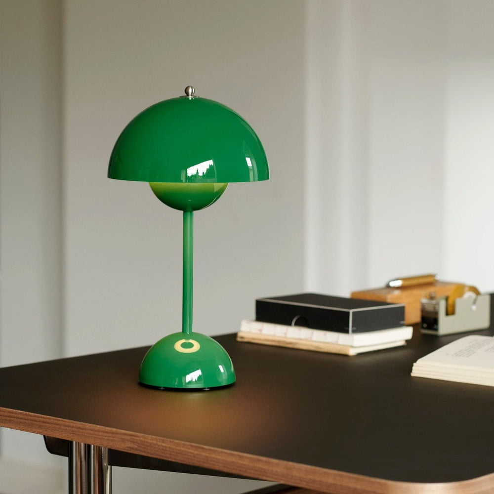 Flowerpot VP9 Portable Lamp | Signal Green